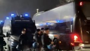 Monza Milan: l’arrivo dei pullman delle due squadre all’U-Power Stadium – VIDEO