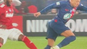 Brassier Mbappé, intervento choc dell’obiettivo del Milan a Kylian! Poi arrivano le scuse, cos’è successo – FOTO