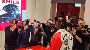 MN24 – Libro Leao, l’accoglienza dei tifosi del Milan all’arrivo del portoghese: cori per lui – VIDEO