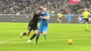 Loftus-Cheek Rrahmani, contatto in area in Milan Napoli! Marelli: «Non è rigore, ecco perché» – VIDEO