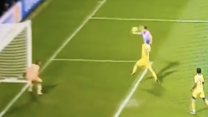Gol Giroud, assist al bacio di Leao per il francese: Milan avanti contro il Frosinone – VIDEO