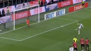 Gol Koopmeiners, l’olandese non sbaglia dagli 11 metri dopo il contatto Giroud Holm: Milan Atalanta in parità – VIDEO