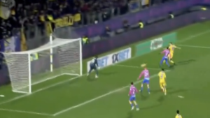 Gol Mazzitelli, dormita difensiva e papera di Maignan: il Frosinone avanti – VIDEO