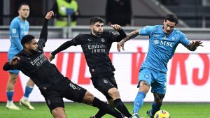 Milan Napoli, la moviola dei giornali: «Proteste rossonere per due possibili rigori»