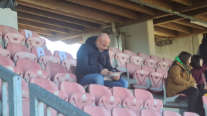 Milan Femminile Fiorentina, il ct Soncin è a Vismara: il gesto durante il riscaldamento – FOTO
