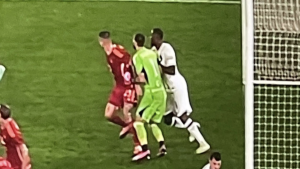 Roma Inter, continuano le polemiche: Thuram in fuorigioco blocca Rui Patricio – VIDEO