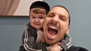 Ibrahimovic posa con la star dei social Hasbulla: tifosi in delirio – FOTO
