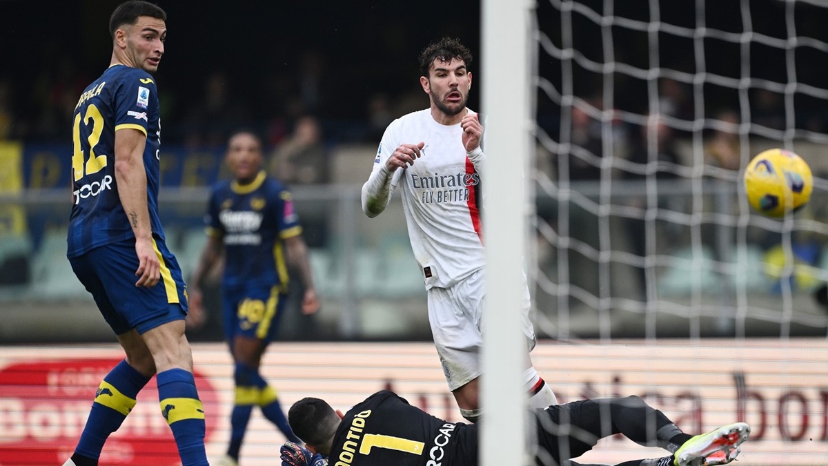 Verona Milan, la moviola dei giornali: «Mariani insufficiente, quel giallo a Theo...» 26 gol-theo-hernandez-verona-milan