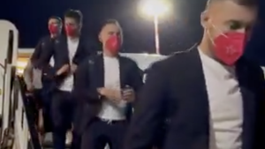 Milan Slavia Praga, i cechi sono arrivati a Milano: e celebrano l’atterraggio così FOTO