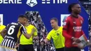 Juve Milan: il GESTO di Leao fa il giro dei social, cosa è successo con Danilo – VIDEO