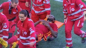 Malore N’Dicka, il difensore trasportato d’urgenza in ospedale: i primi aggiornamenti