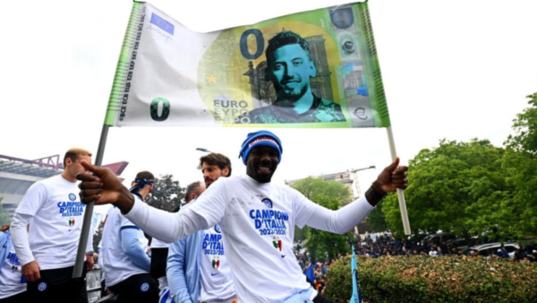 Thuram striscione