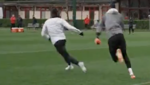 Chukwueze fa ‘impazzire’ Maignan e il portiere lo insegue: il siparietto da Milanello – VIDEO