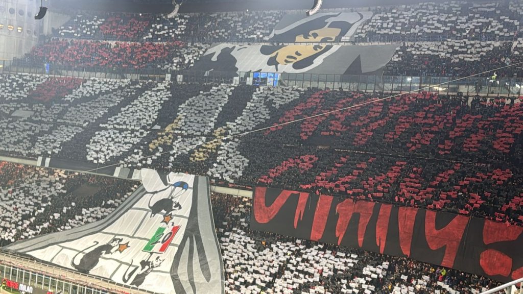 Coreografia Milan Inter, il derby si infiamma sugli spalti: le FOTO da San Siro 1 Coreografia Milan