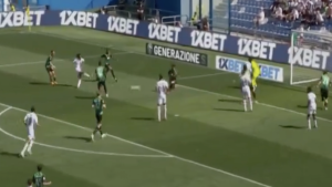 Gol Leao, dribbling ubriacante di Rafa: il Milan la riapre contro il Sassuolo – VIDEO
