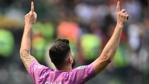 Giroud sostituito in Milan Lecce e col ghiaccio sul ginocchio in panchina: il MOTIVO