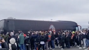 Juve Milan, pullman dei rossoneri arrivato allo stadio – VIDEO