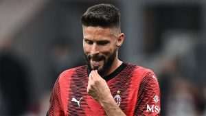Giroud saluta i tifosi fuori da Milanello: «È il momento del goodbye». Ecco cosa è successo dopo l’allenamento