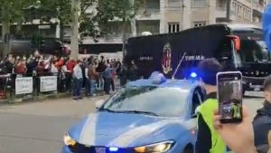 Torino Milan: l’arrivo dei pullman delle due squadre allo stadio Olimpico – VIDEO