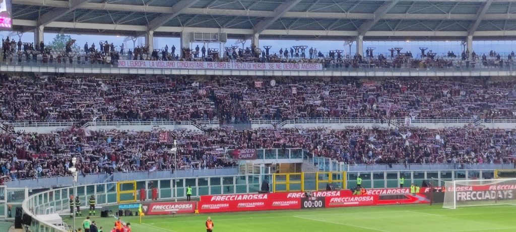 Contestazione Curva Sud in Torino Milan, continua la protesta: ecco cosa sta succedendo - FOTO 27 Torino Milan