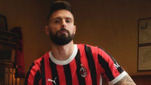 Giroud posa con la nuova maglia del Milan ed EMOZIONA i tifosi: «È stato un piacere» – FOTO