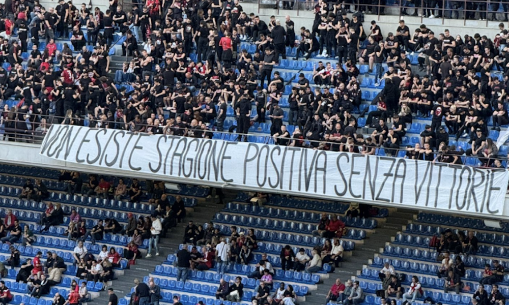 Striscione Milan Salernitana