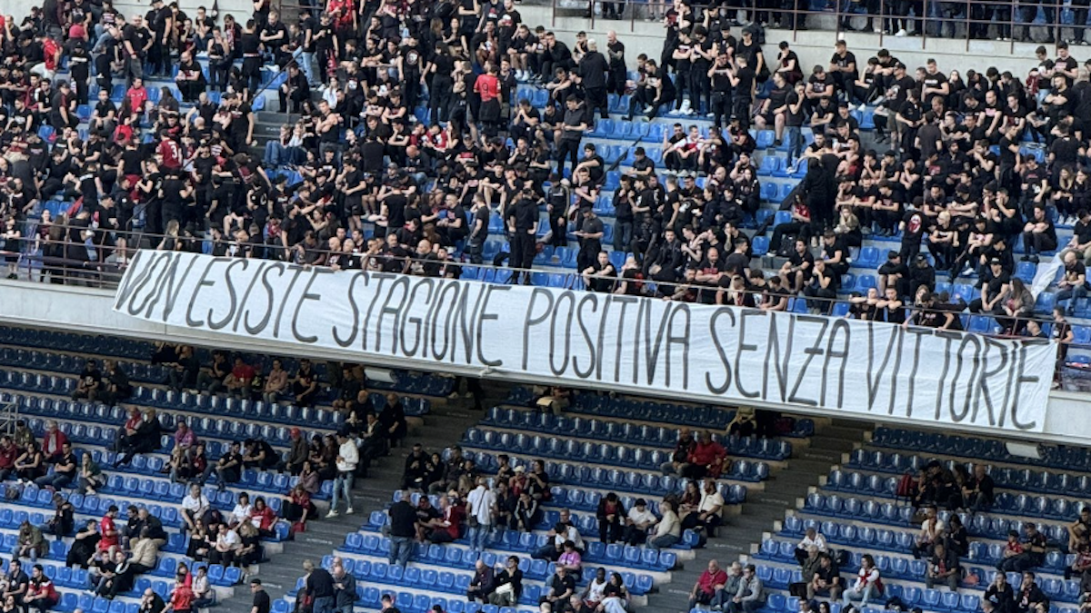 Striscione Milan Salernitana