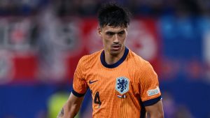 Formazioni ufficiali Romania Olanda: la SCELTA di Koeman su Reijnders
