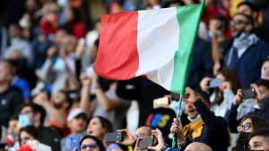 Italia Albania, 50 tifosi italiani FERMATI dalla polizia prima del match di Euro2024: erano in possesso di coltelli e bombe carta ULTIME