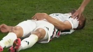 Scozia Ungheria, PAURA in campo: Varga resta a terra dopo un BRUTTO scontro. Cos’è successo – VIDEO