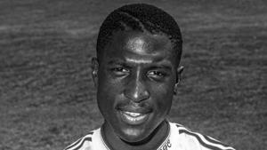 Morto Kevin Campbell: l’ex difensore dell’Arsenal aveva 54 anni