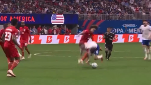 Pulisic e Musah sconfitti con gli USA! L’attaccante COLPITO alle spalle da un avversario, ecco cosa è SUCCESSO – VIDEO