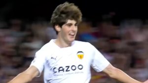 Calciomercato Milan, il Valencia blinda Javi Guerra: ufficiale il rinnovo del contratto dello spagnolo. I dettagli