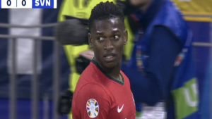Leao sostituito in Portogallo Slovenia, Martinez lo richiama dopo 75′: lui REAGISCE così – FOTO