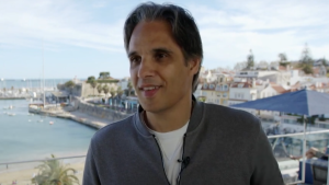 Nuno Gomes PAZZO per Leao: «Può decidere la partita. Carattere? Penso che i FENOMENI siano tutti così»