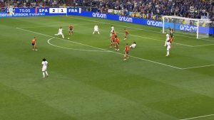 Theo Hernandez SBAGLIA il gol col destro! ERRORE in area nel finale di Spagna Francia per il rossonero – VIDEO