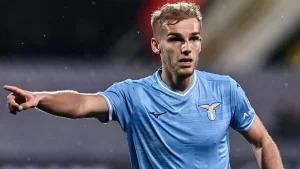 Isaksen fuori per lesione all’adduttore: ecco per quanto tempo lo perde la Lazio