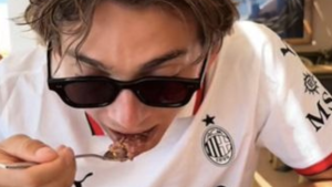 Duplantis cuore rossonero: il campione olimpico CONFERMA la sua passione per il Milan – FOTO