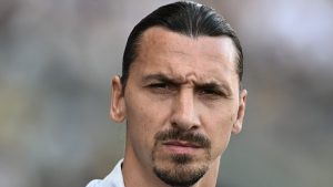 Calciomercato Milan, un centrocampista si ALLONTANA? Ibrahimovic prende NOTA, pronto il RINNOVO