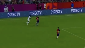 Leao è IMPRENDIBILE, che giocata in Barcellona Milan! Il 10 rossonero si ESALTA così – VIDEO