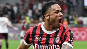 L’attacco del Milan stenta e intanto Okafor è protagonista con il Leeds: doppietta contro il Manchester United