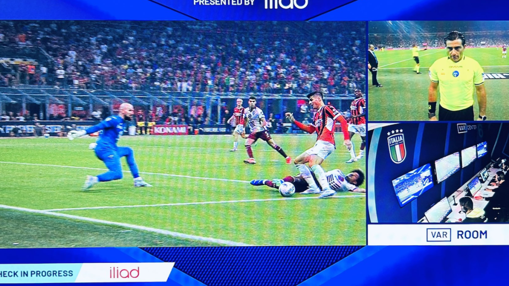 Rigore Milan, Morata giù in area! Maresca fischia penalty: poi va al VAR e CAMBIA decisione - FOTO 27 Rigore Milan