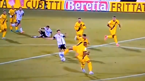 Caldara, ma cosa FAI? Intervento “killer” dell’ex Milan in Cesena Modena – VIDEO