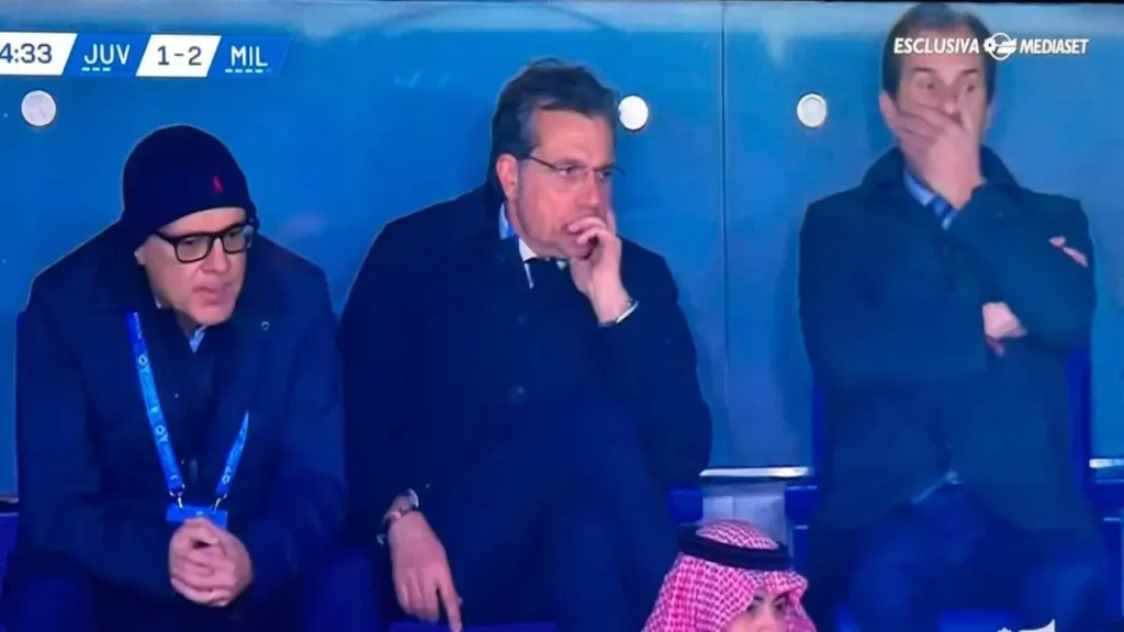 Juve Milan, la reazione della dirigenza bianconera dopo la rimonta diventa virale: la foto della tribuna! 27 Dirigenza Juve.jpg 1