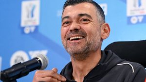 Conceicao scatenato negli spogliatoi: il primo sigaro in rossonero – VIDEO