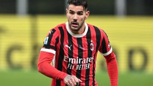 Theo Hernandez ritrova Kessié in Arabia: bellissimo abbraccia a tinte rossonere – VIDEO