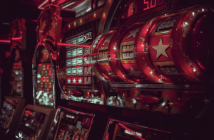 Quali sono i temi grafici più giocati nei casinò online oltre al calcio?