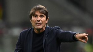 Genoa Napoli, Hojlund trascina gli azzurri al fotofinish: Conte sale alle calcagna del Milan