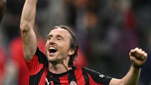 Modric sempre più eterno, il croato vicino all’ennesimo traguardo: il sorprendente riconoscimento