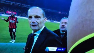 Milan Lazio 1-0, finale rovente a San Siro. Allegri espulso e lunghissima revisione al Var. Ecco cos’è successo